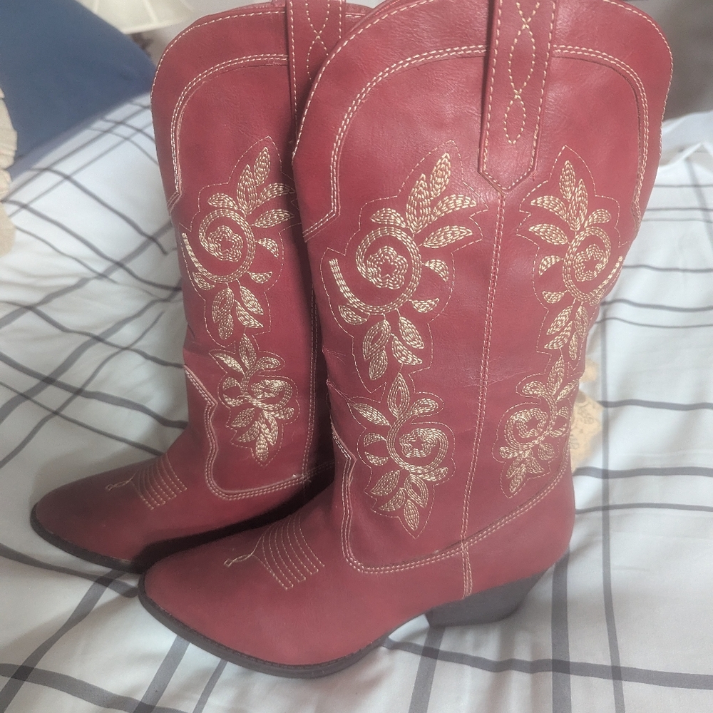Rampage Vinnmo Red Heeled Boots with Gold Embroidery-New, Never Worn
